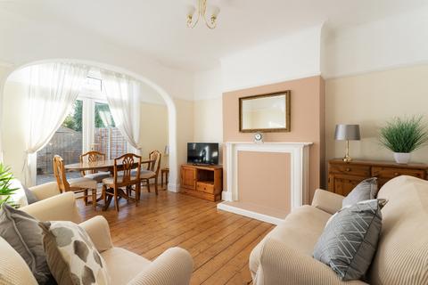 24 Langley Crescent, London, E11 2LZ