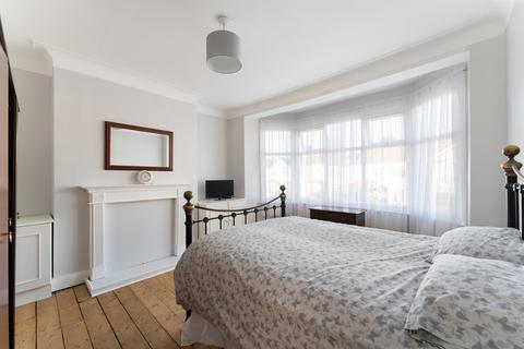 24 Langley Crescent, London, E11 2LZ