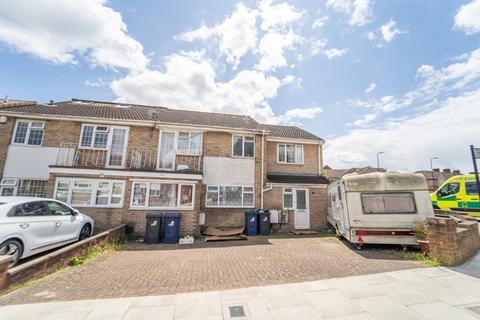 6 bedroom maisonette for sale, Farm Close, Southall