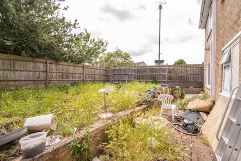 6 bedroom maisonette for sale, Farm Close, Southall