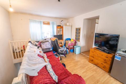 6 bedroom maisonette for sale, Farm Close, Southall