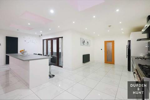 54a Redden Court Road, Romford, RM3 0XA