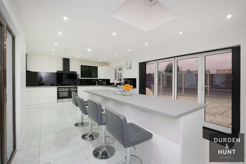 54a Redden Court Road, Romford, RM3 0XA