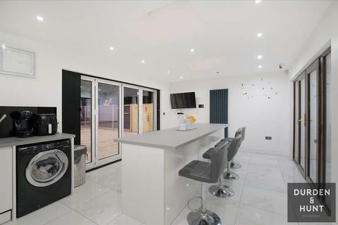 54a Redden Court Road, Romford, RM3 0XA