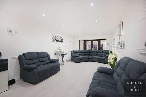 54a Redden Court Road, Romford, RM3 0XA