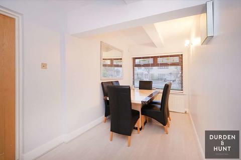 54a Redden Court Road, Romford, RM3 0XA