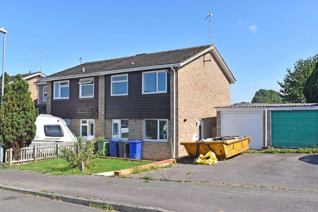 Woodcroft Close, Towcester 3 bed semidetached house £275,000