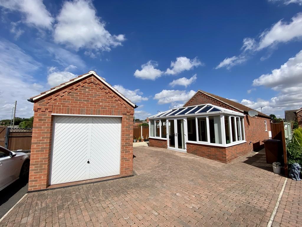 Nottingham Road, Bottesford 2 bed detached bungalow £775 pcm (£179 pw)