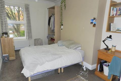 3 bedroom flat to rent, Belle Vue Road, Leeds