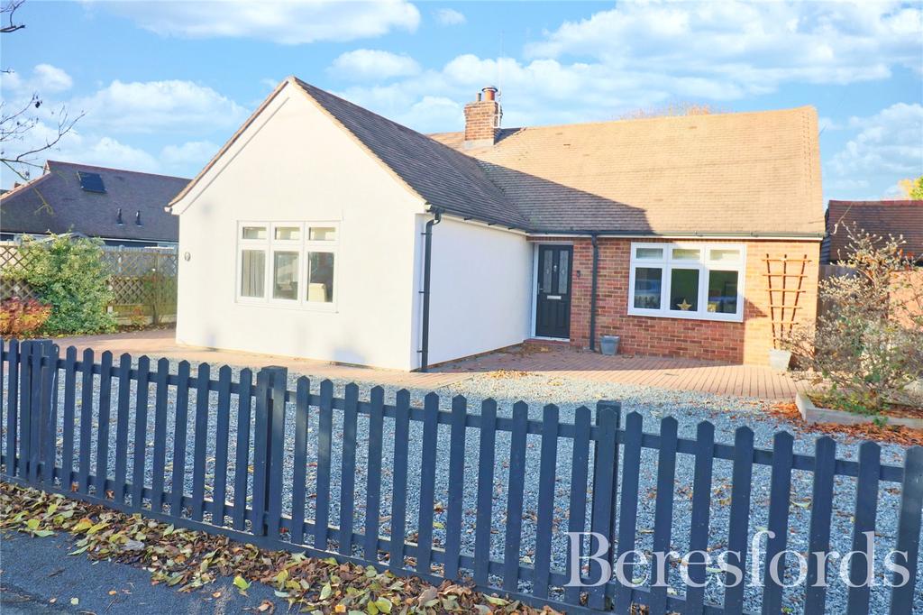 Back Road, Writtle, CM1 2 bed bungalow £575,000