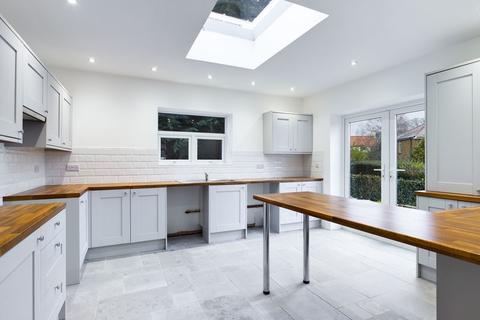 2 Tudor Close, Cardiff, CF5 3DE