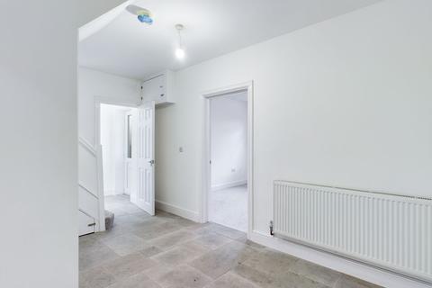 2 Tudor Close, Cardiff, CF5 3DE