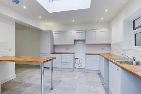 2 Tudor Close, Cardiff, CF5 3DE