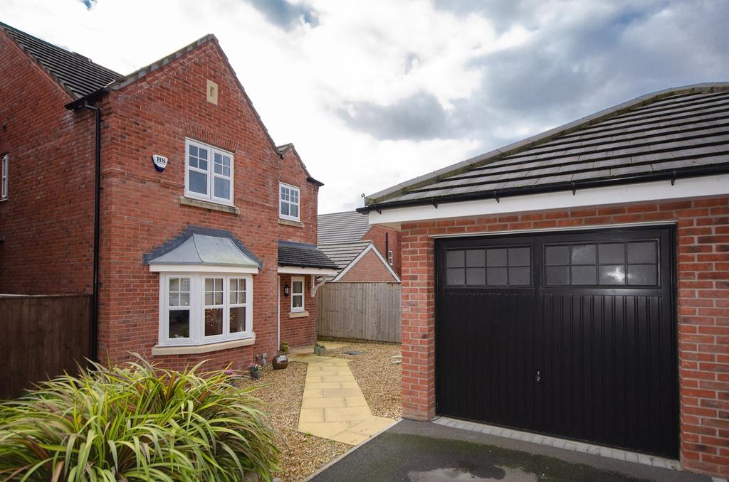 Harper Close, Northwich, CW8 3 bed detached house £290,000