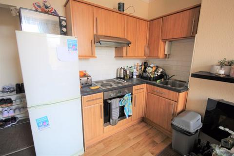2 bedroom flat to rent, 9B St. Michaels Terrace, Leeds