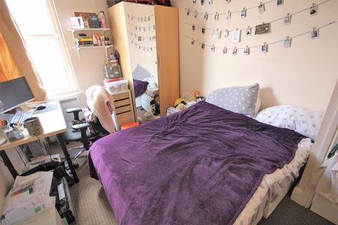 2 bedroom flat to rent, 9B St. Michaels Terrace, Leeds