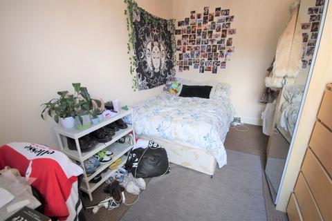 2 bedroom flat to rent, 9B St. Michaels Terrace, Leeds