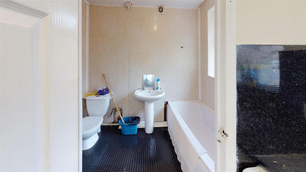 Benedict-St-Bathroom.jpg