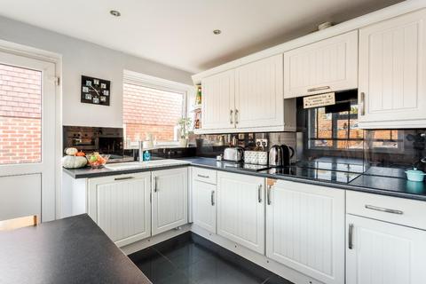 15 Downsview, Small Dole, Henfield, BN5 9YB