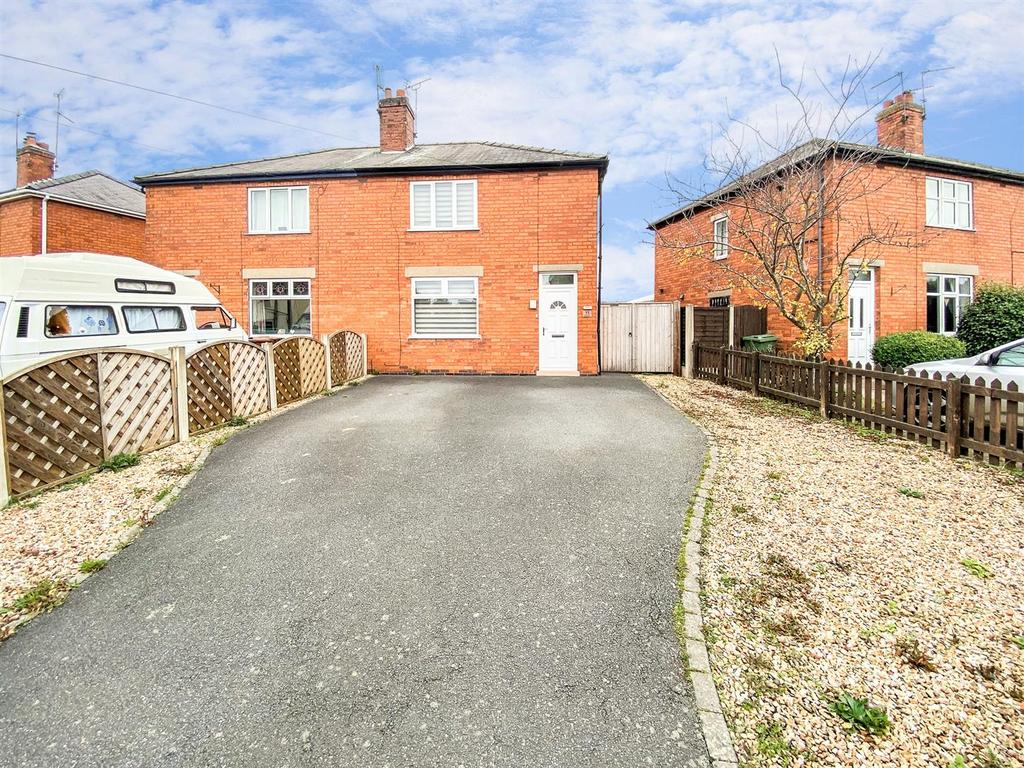 Spring Lane, Balderton, Newark 3 bed semidetached house £190,000
