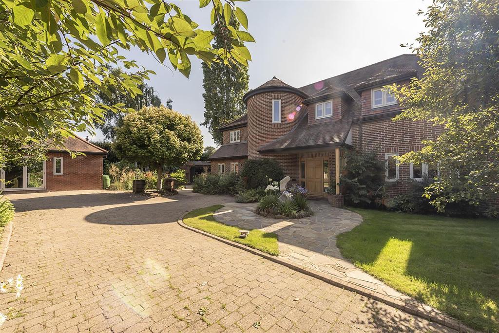 High Elms, Harpenden 5 bed detached house