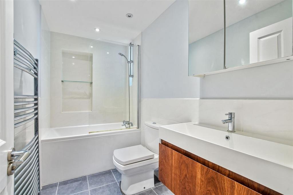 18a Boscastle Road Bathroom.jpeg