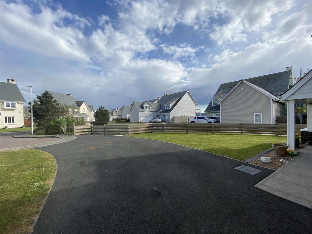 Pentre Nicklaus Village, Llanelli 4 bed detached house £495,000