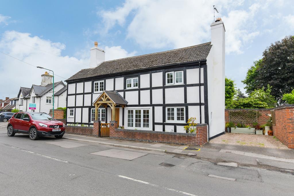 Main Street, Burton Joyce, Nottingham NG14 3 bed detached house £1,000 pcm (£231 pw)