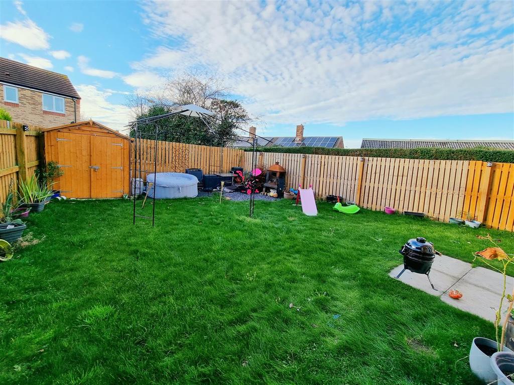 Park Row, Whinney Lane, New Ollerton, Newark 3 bed detached house £