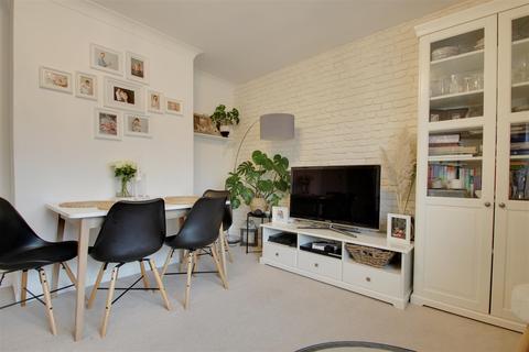 132 Nelson Road, Goring By Sea, Worthing, BN12 6EN
