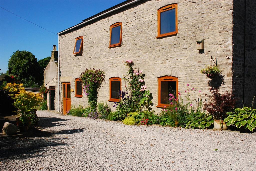Litton, Derbyshire 3 bed cottage £1,200 pcm (£277 pw)