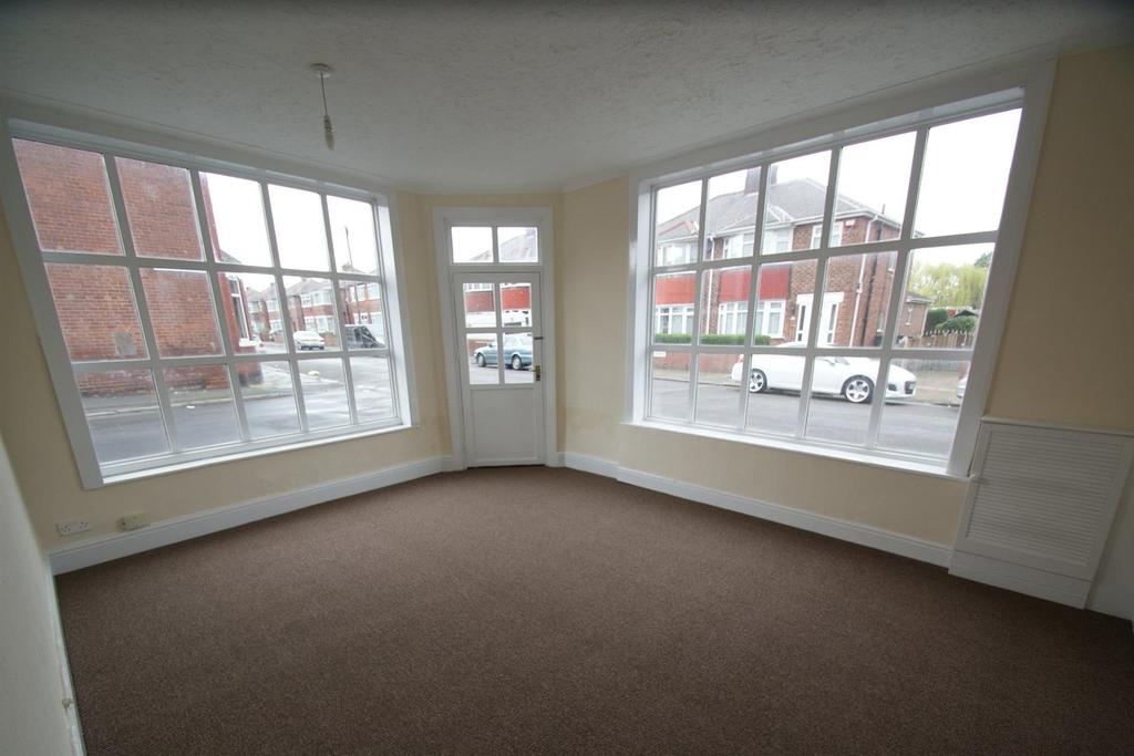 Florence Ave, Balby 2 bed end of terrace house £550 pcm (£127 pw)