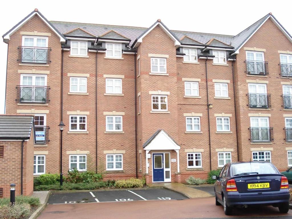 Shearwater House, Fog Lane, Burnage 2 bed flat £775 pcm (£179 pw)