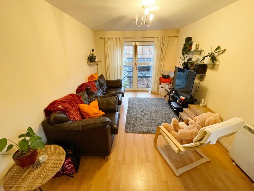 Shearwater House, Fog Lane, Burnage 2 bed flat £775 pcm (£179 pw)