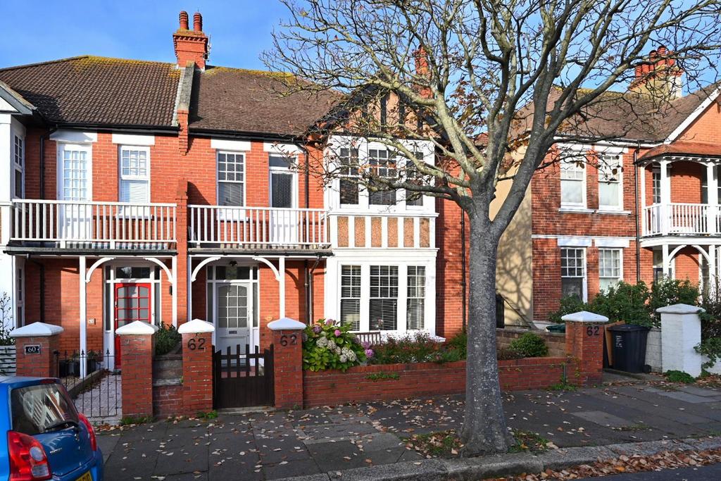 Langdale Gardens, Hove 2 bed apartment £450,000