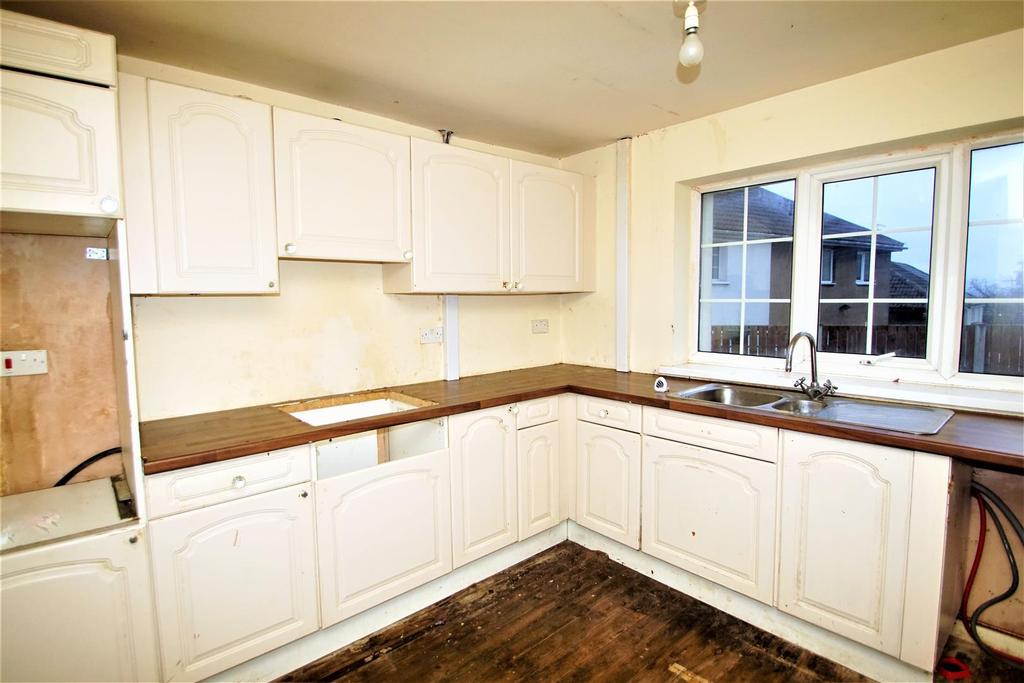 Westfield Lane, Kippax, Leeds 3 bed semidetached house £129,950