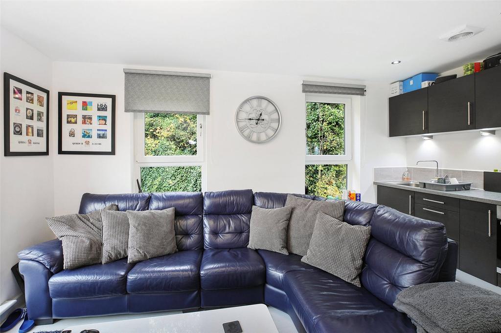Carnforth Avenue, Wakefield, WF1 2 bed terraced house £175,000