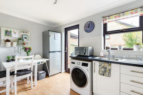 69 Devoil Close, Guildford, GU4 7FQ