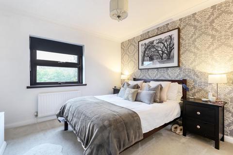 69 Devoil Close, Guildford, GU4 7FQ