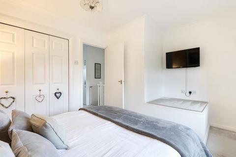 69 Devoil Close, Guildford, GU4 7FQ