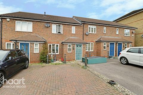 11 Paignton Close, Romford, RM3 8SF