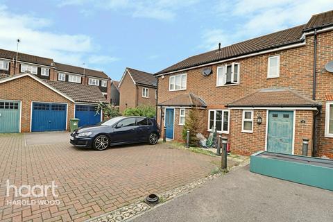 11 Paignton Close, Romford, RM3 8SF
