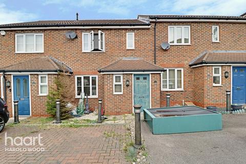 11 Paignton Close, Romford, RM3 8SF