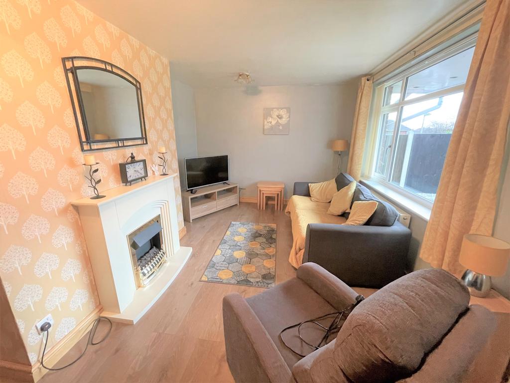 Glencoe Drive, Chadsmoor, Cannock, WS11 6ER 2 bed semidetached house for sale £165,000