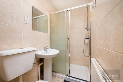Studio to rent, Belsize Square, Belsize Park, London, NW3