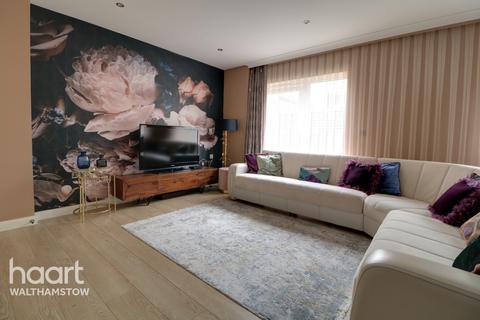 3 bedroom apartment for sale - Thornbury Way, Walthamstow