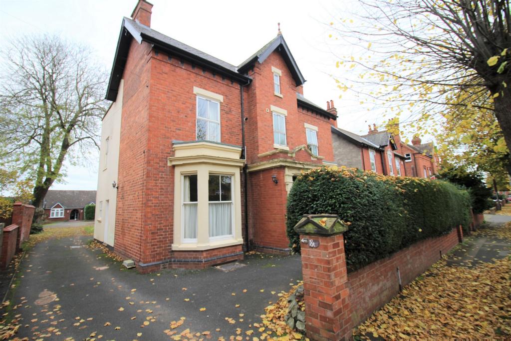 Roden Avenue, Kidderminster, DY10 1 bed apartment £115,000
