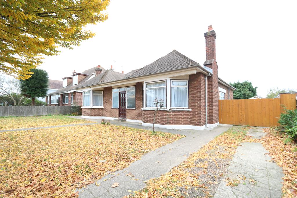 Victoria Avenue, North Grays 3 bed bungalow £525,000