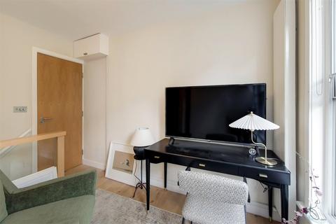 Studio to rent, King Street, Covent Garden, WC2E