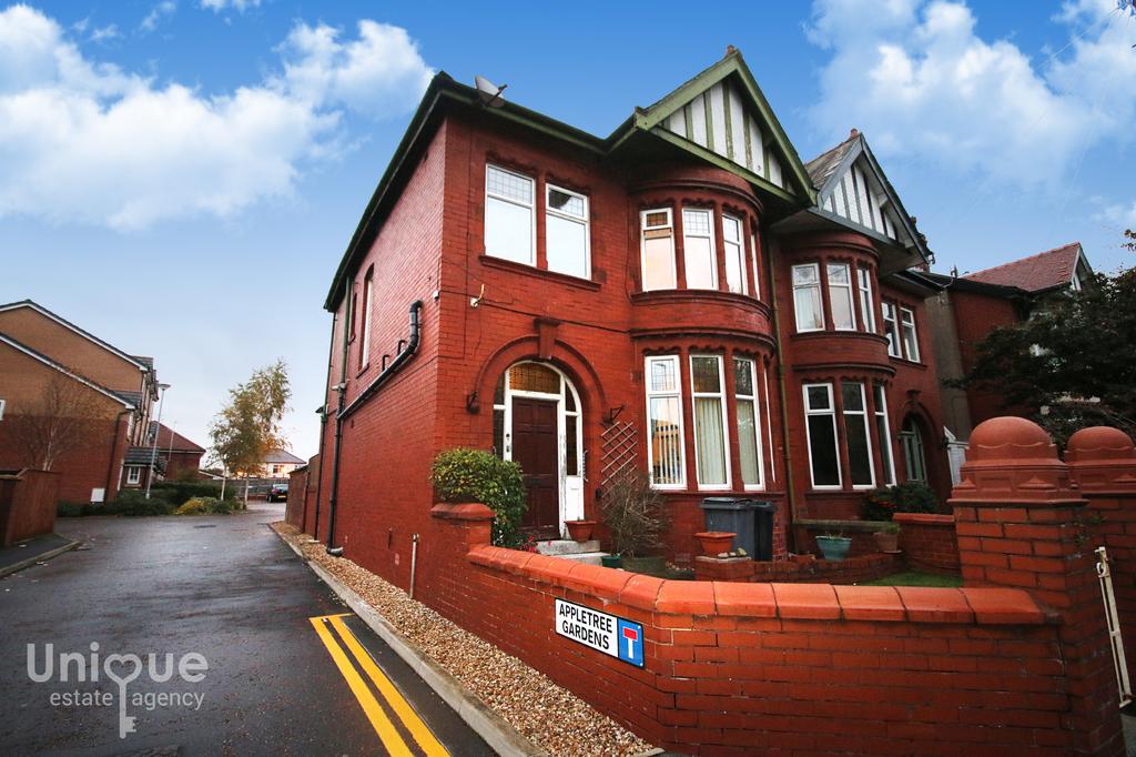 Newton Drive, Blackpool, FY3 3 bed semidetached house £215,000